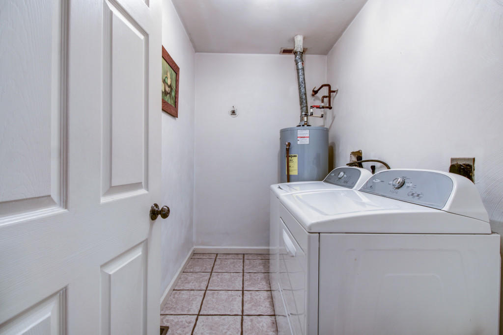 6104 Poage Valley Road Roanoke, VA 24018 - Photo 11 of 28 012-244485-_MG_0545_6_7_8_9Interior_5468