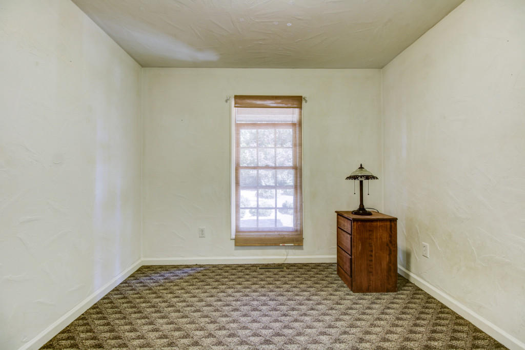 6104 Poage Valley Road Roanoke, VA 24018 - Photo 14 of 28 015-244485-_MG_0565_6_7_8_9Interior_1_54