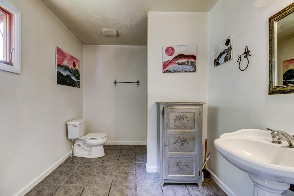 6104 Poage Valley Road Roanoke, VA 24018 - Photo 17 of 28 019-244485-_MG_0585_6_7_8_9Interior_5468