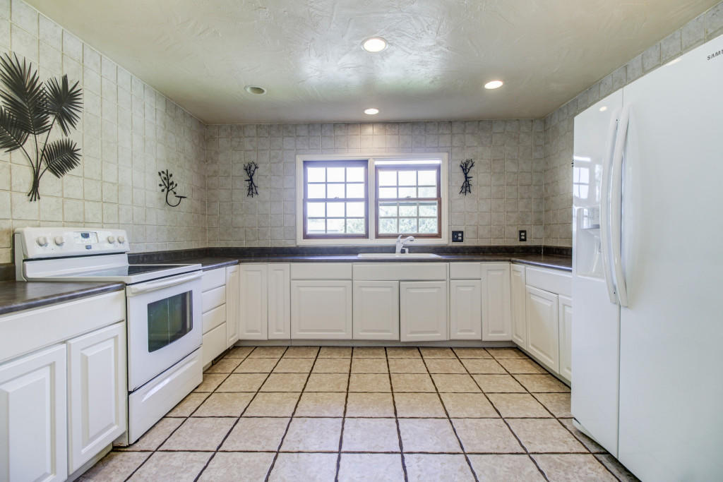 6104 Poage Valley Road Roanoke, VA 24018 - Photo 25 of 28 009-244485-_MG_0530_1_2_3_4Interior_5468