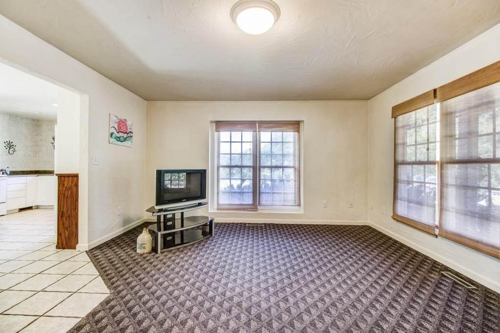 6104 Poage Valley Road Roanoke, VA 24018 - Photo 4 of 28 007-244485-_MG_0500_1_2_3_4Interior_5468
