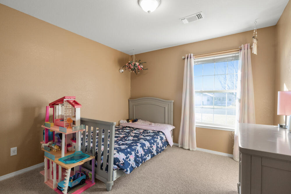 7229 Ruth Drive Klamath Falls, OR 97603 - Photo 29 of 47 7229RuthDr-41