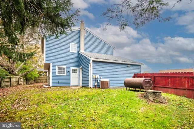 $350,000 | 19 Windemere Court, Downingtown, PA 19335