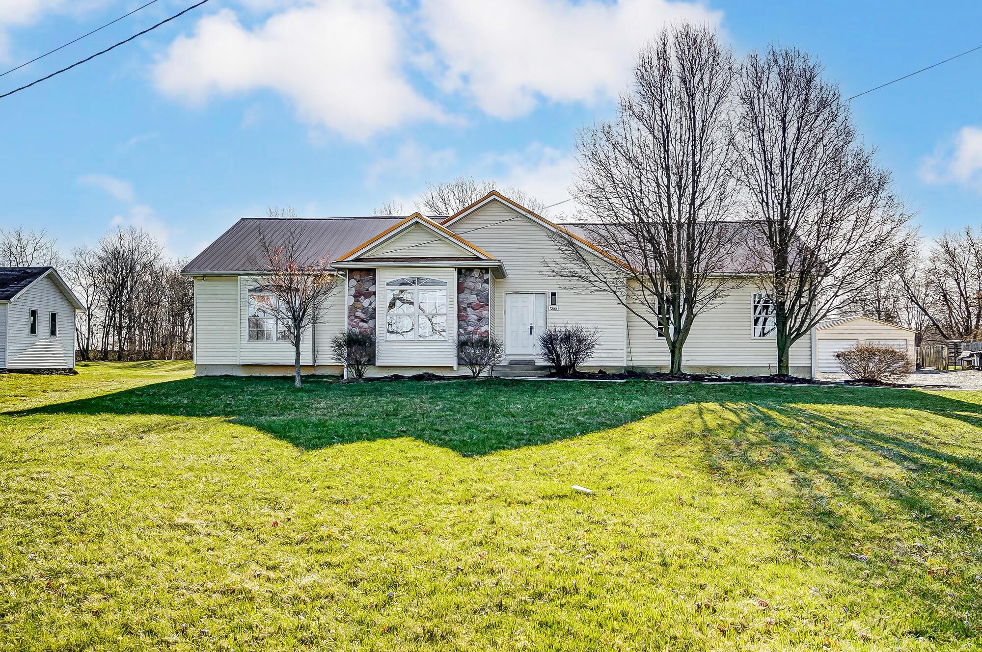 1288 Horseshoe Road Delaware, OH 43015 - Photo 3 of 63 006
