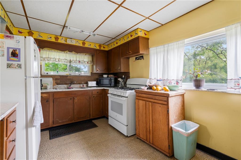270 Kane Road Pittsburgh, PA 15239 - Photo 11 of 30 Gallery Image 11