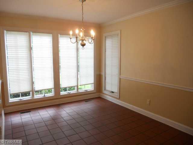 185 Williams Road Madison, NC 27025 - Photo 6 of 16 Breakfast. Tile floor & great windows!