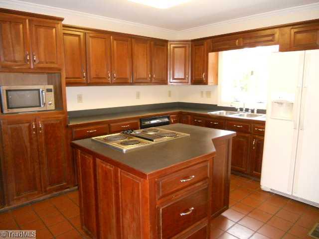 185 Williams Road Madison, NC 27025 - Photo 7 of 16 Kitchen. Island w/ cook top, pantry, tile floor & all appliances remain!