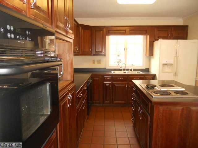 185 Williams Road Madison, NC 27025 - Photo 8 of 16 Kitchen.