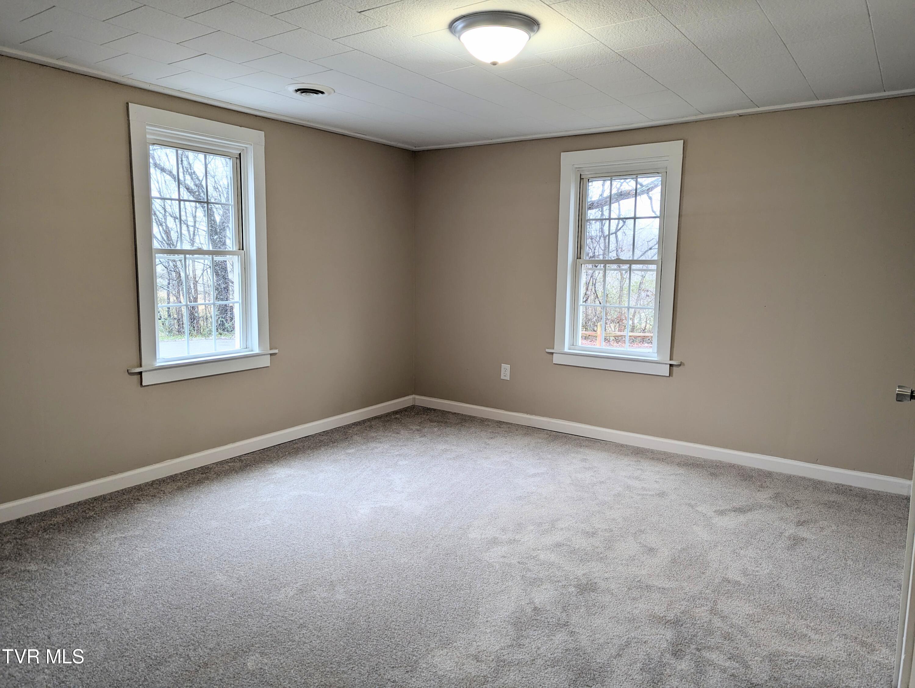 228 Mae McKee Road Chuckey, TN 37641 - Photo 13 of 18 PXL_20250119_181628604.MP~2