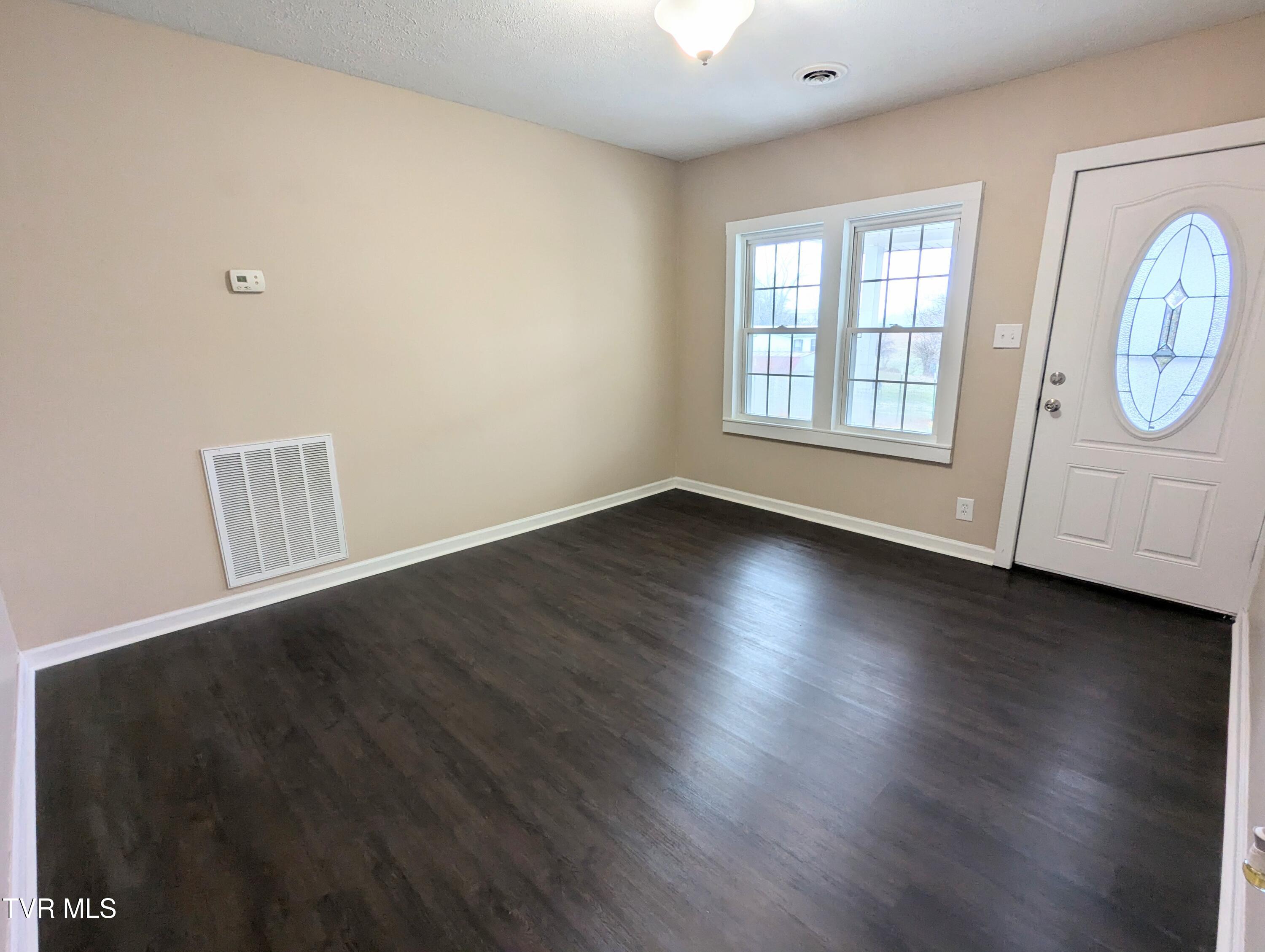 228 Mae McKee Road Chuckey, TN 37641 - Photo 4 of 18 PXL_20250119_181724026.MP~2