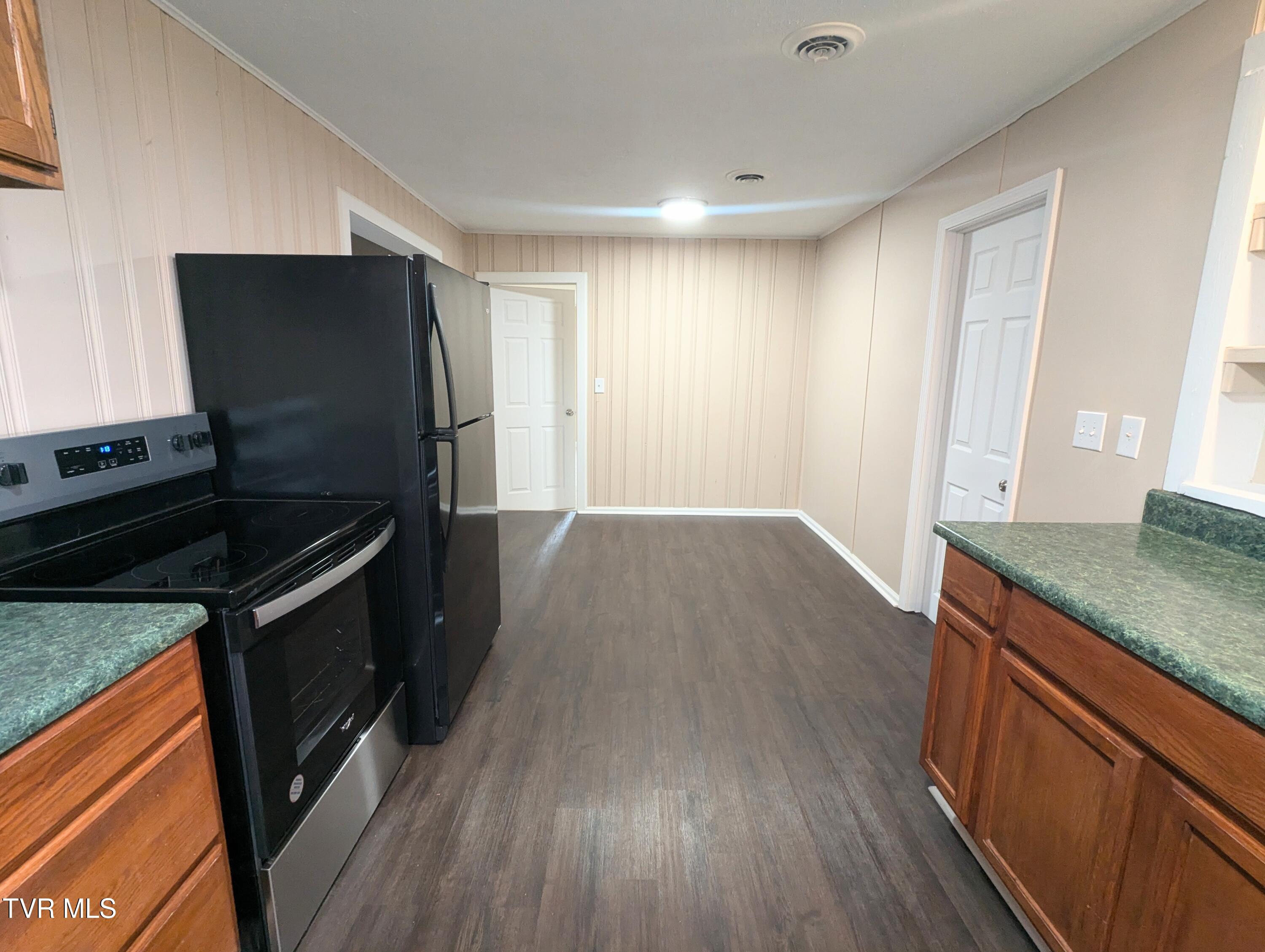 228 Mae McKee Road Chuckey, TN 37641 - Photo 8 of 18 PXL_20250119_181445838.MP~2