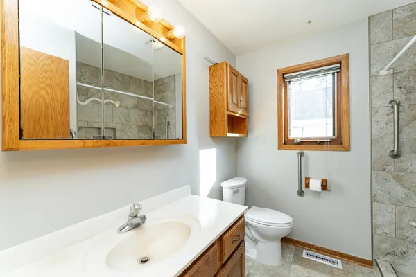 $203,000 | 209 Henry Street, Le Roy, MN 55951
