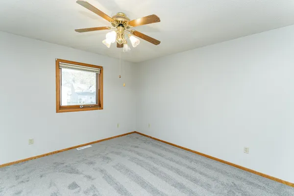 $203,000 | 209 Henry Street, Le Roy, MN 55951