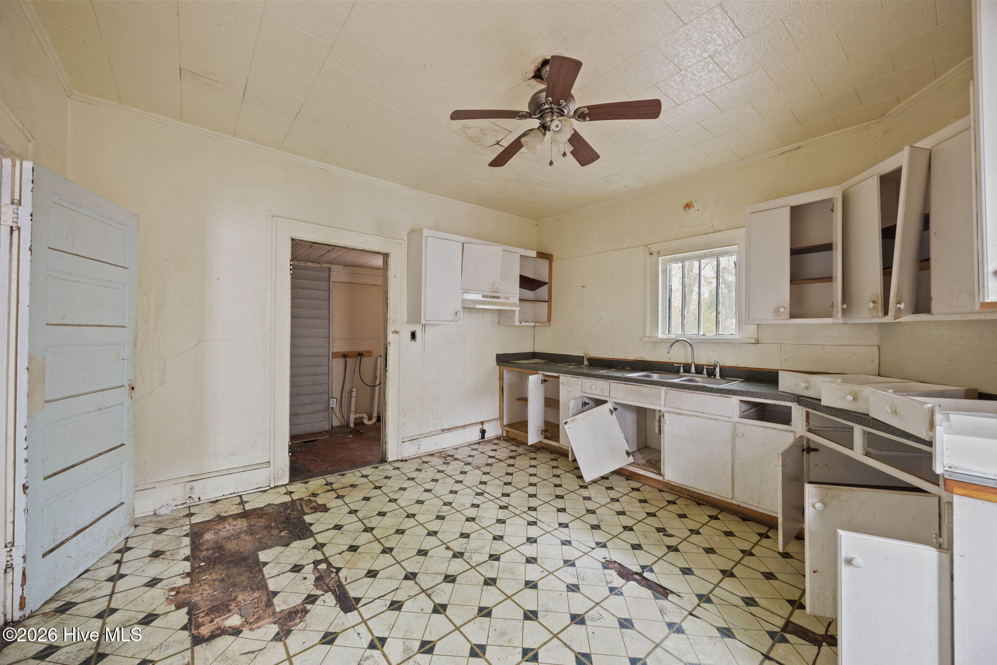 409 Pender Street East Wilson, NC 27893 - Photo 16 of 33 19-web-or-mls-BLS_0033