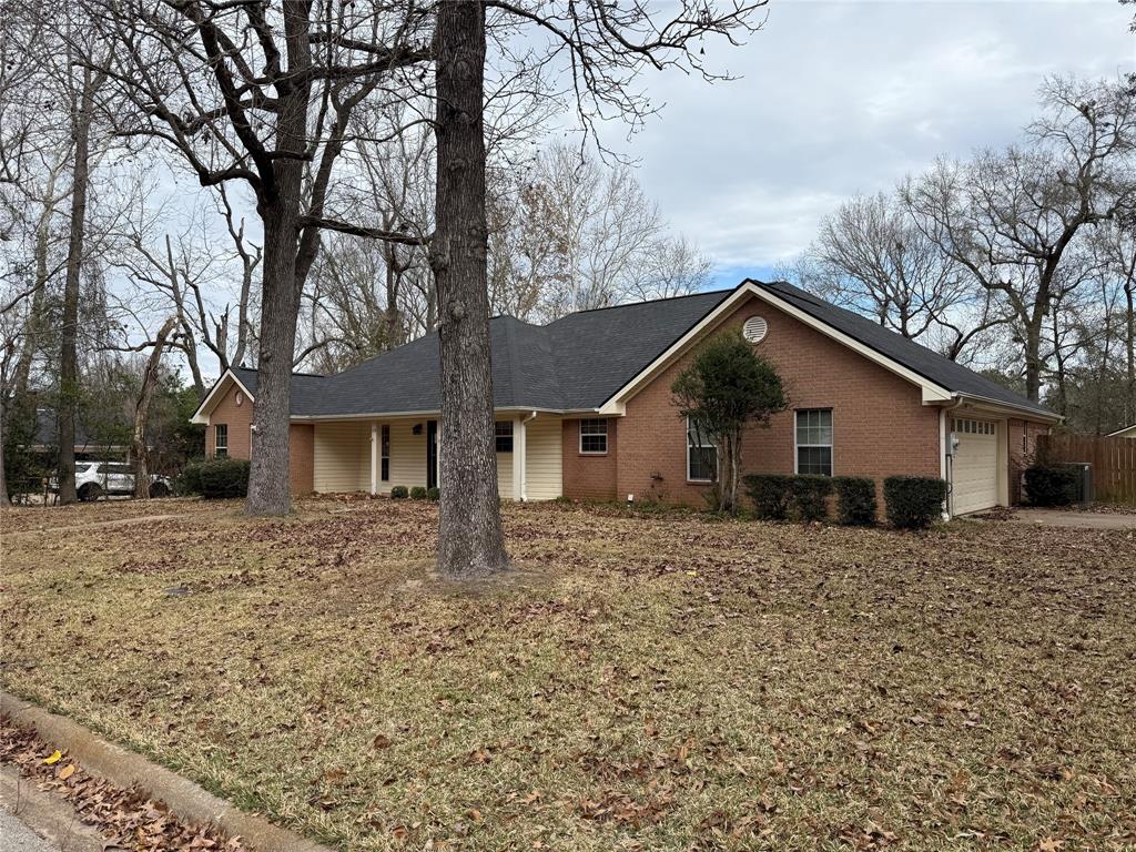 108 Ridglea Lane Henderson, TX 75652 - Photo 3 of 26