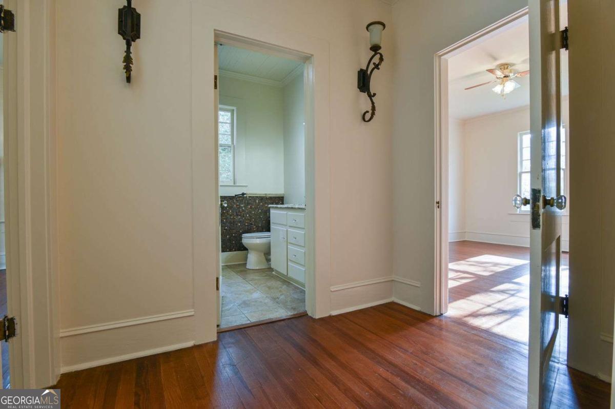 120 Tusten Street Elberton, GA 30635 - Photo 26 of 49 wooden floor in a gallery
