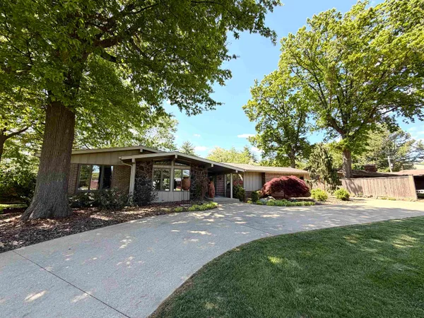$399,000 | 208 North Sunny Slope Street, West Frankfort, IL 62896