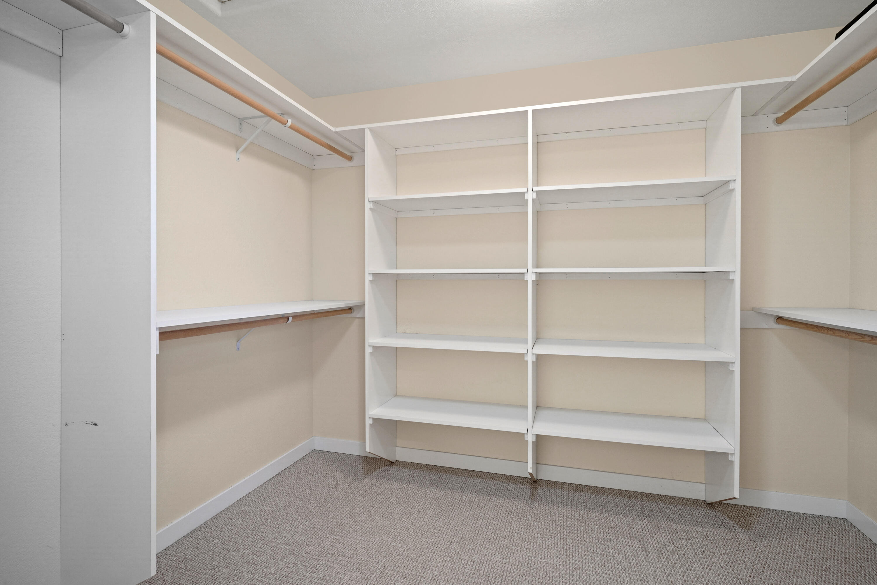 61530 Ward Road Bend, OR 97702 - Photo 40 of 43 ADU Closet
