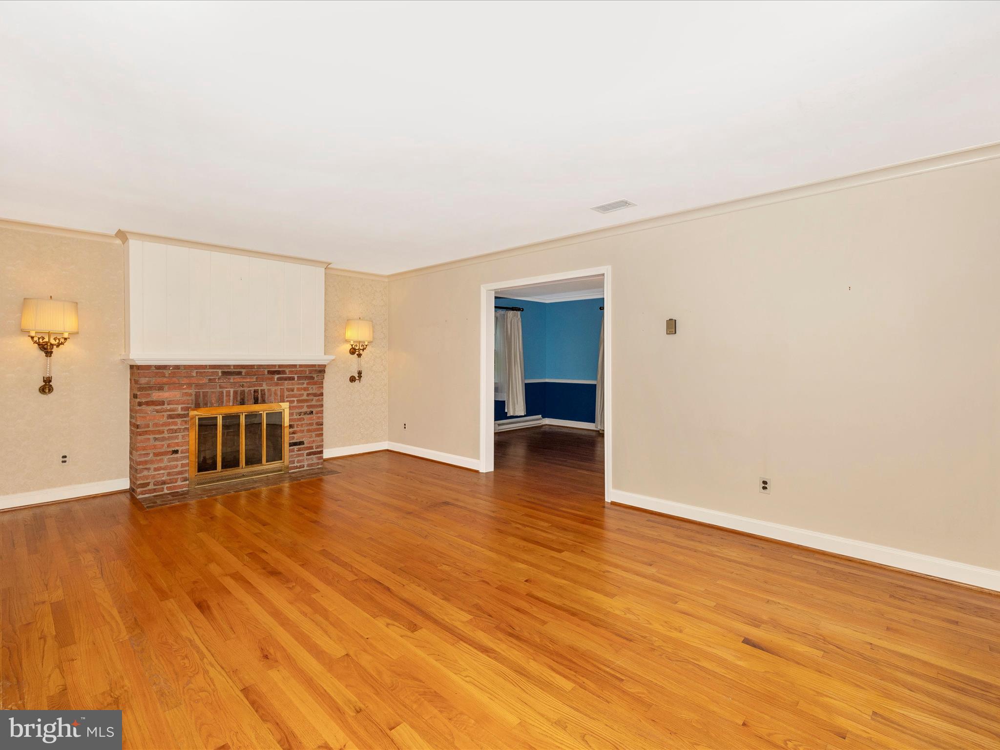 4189 Ten Oaks Road Dayton, MD 21036 - Photo 11 of 61 Living Room