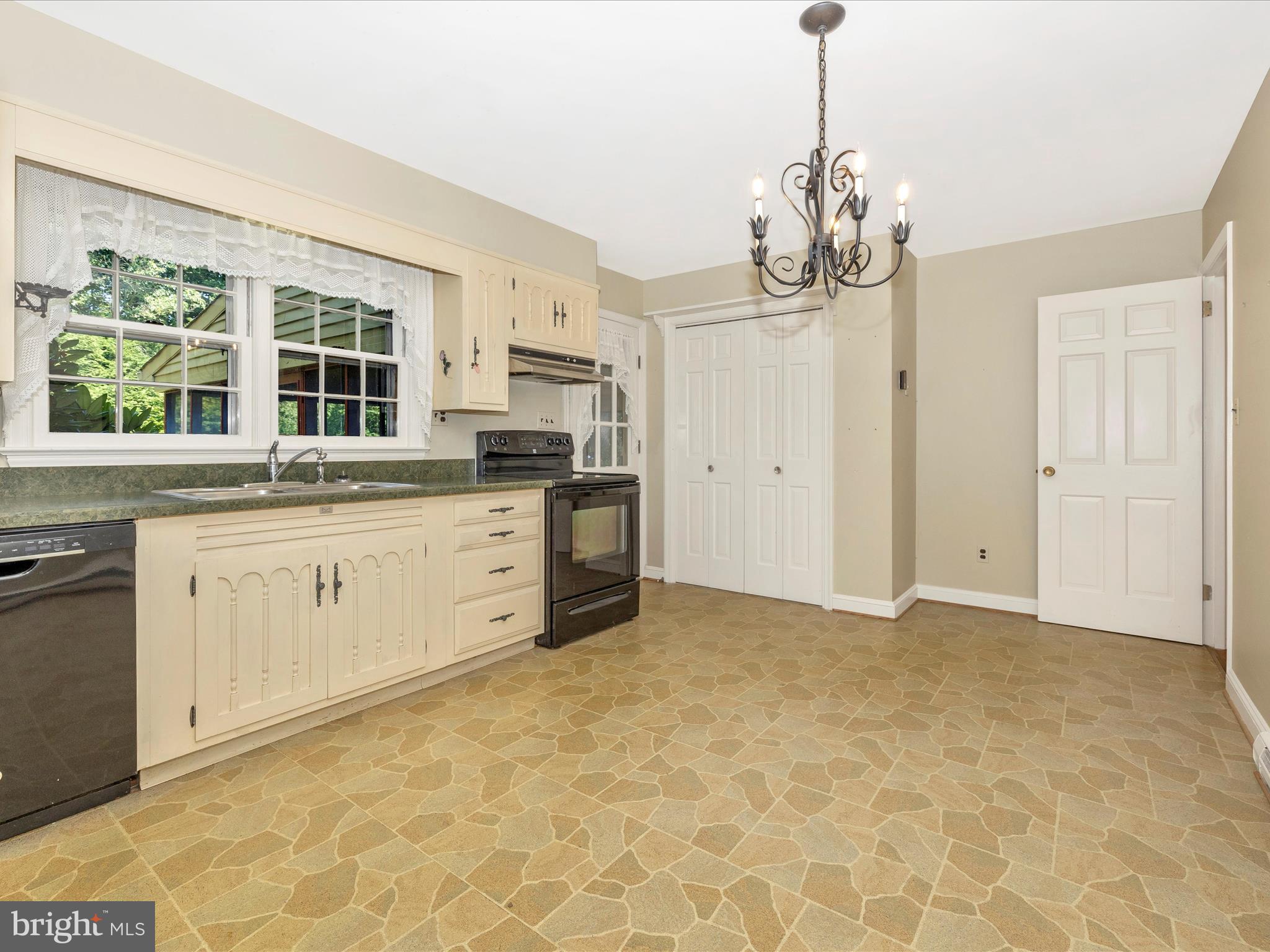 4189 Ten Oaks Road Dayton, MD 21036 - Photo 19 of 61 Kitchen