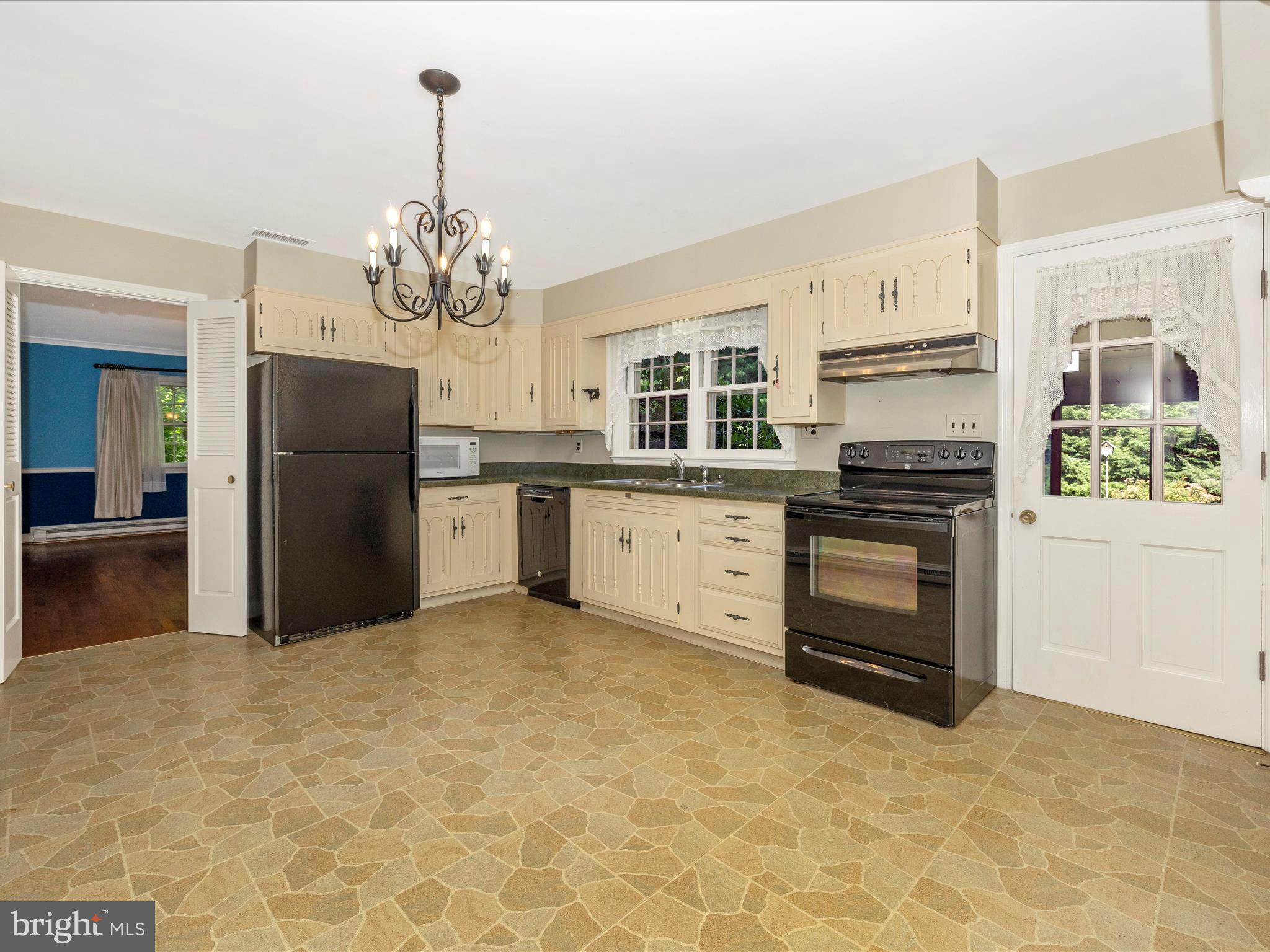 4189 Ten Oaks Road Dayton, MD 21036 - Photo 21 of 61 Kitchen