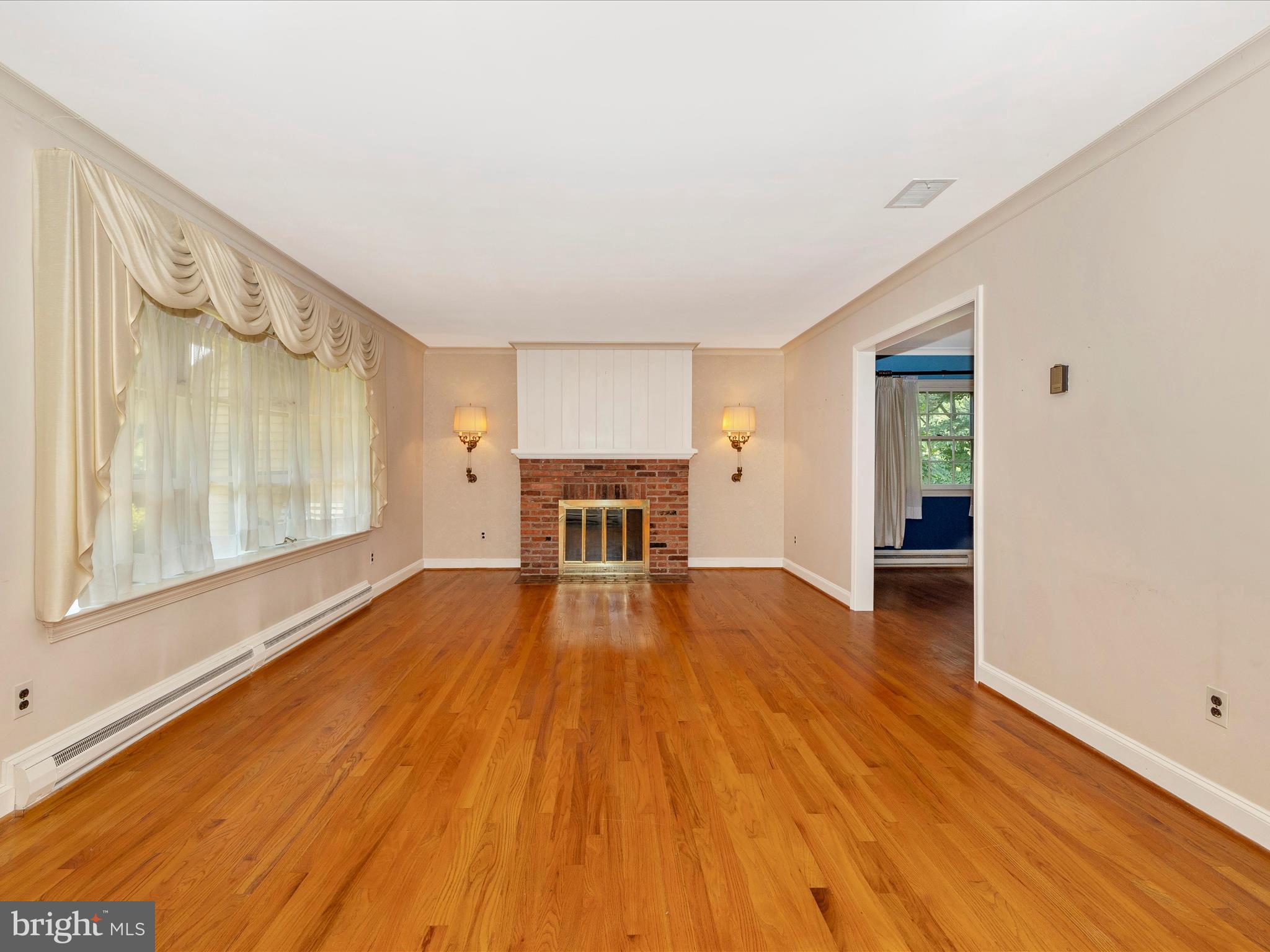 4189 Ten Oaks Road Dayton, MD 21036 - Photo 8 of 61 Living Room