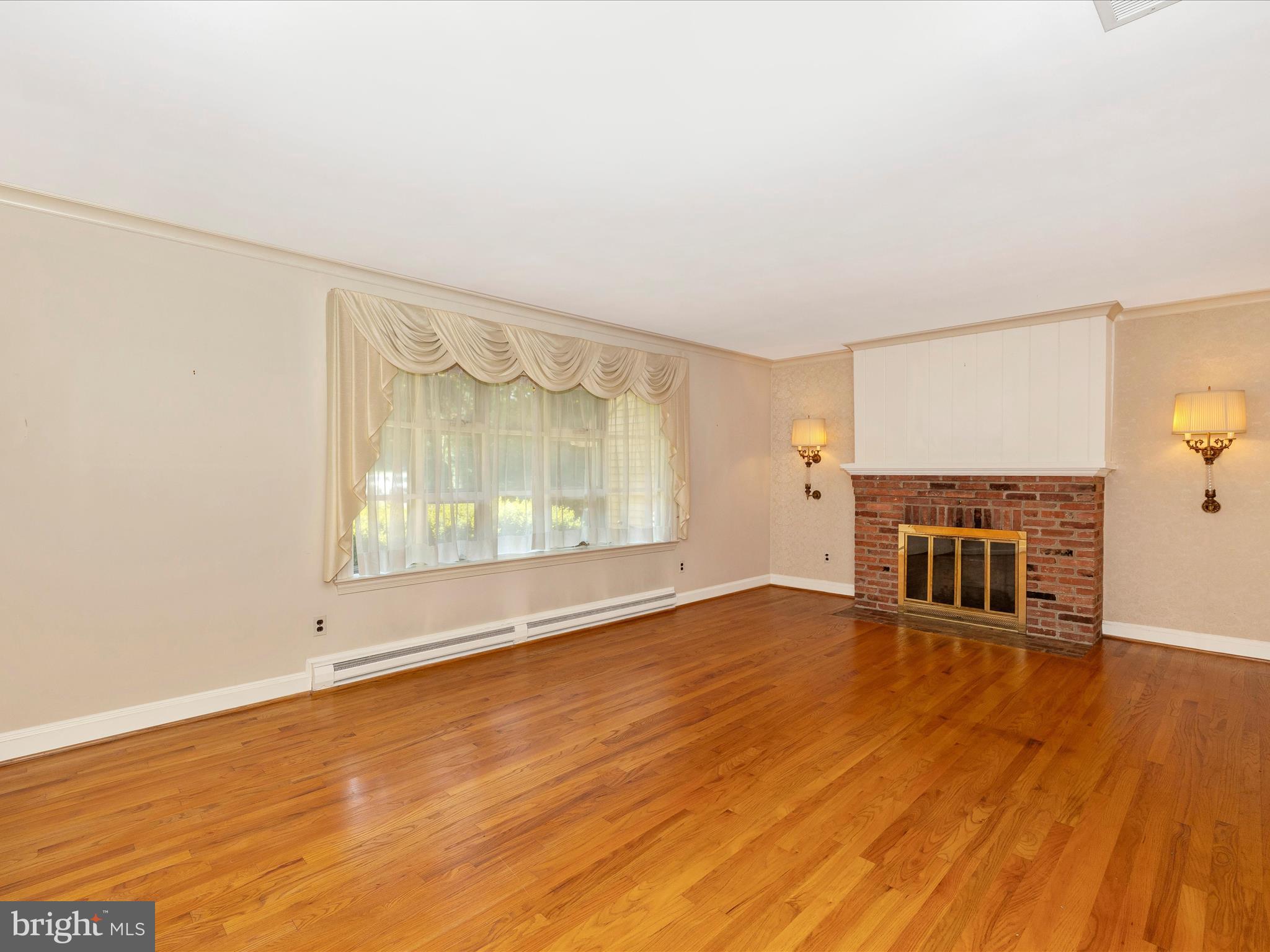 4189 Ten Oaks Road Dayton, MD 21036 - Photo 10 of 61 Living Room