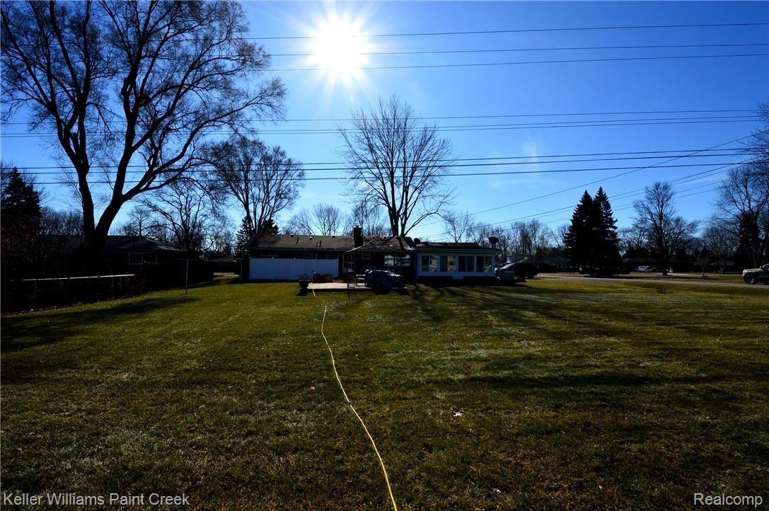 263 Booth Road Troy, MI 48085 - Photo 61 of 67 DSC_1345.JPG