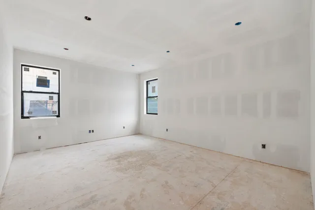 a view of a livingroom with furniture