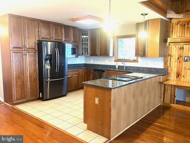 117 Chesapeake Avenue Prince Frederick, MD 20678 - Photo 19 of 65 a kitchen with granite countertop a refrigerator and a sink