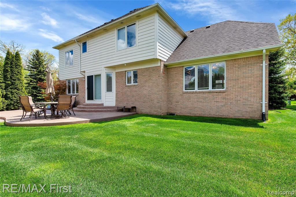 1012 Rochelle Park Drive Rochester Hills, MI 48309 - Photo 7 of 38