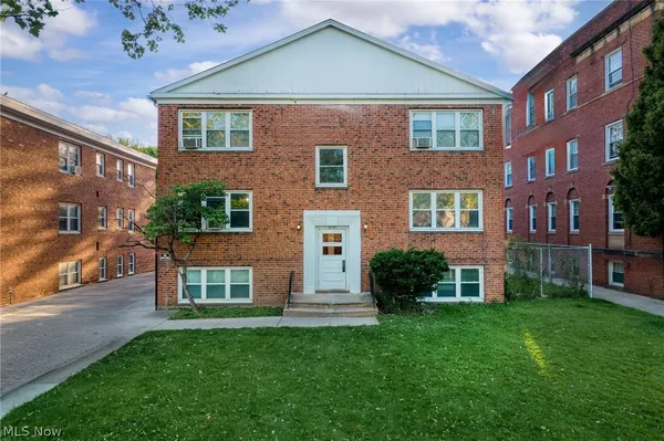 $900 | 3030 South Moreland Boulevard, Unit 2, Cleveland, OH 44120