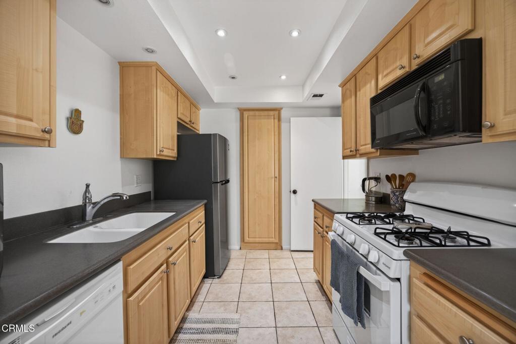 202 North Carillo Road, Unit E Ojai, CA 93023 - Photo 13 of 39