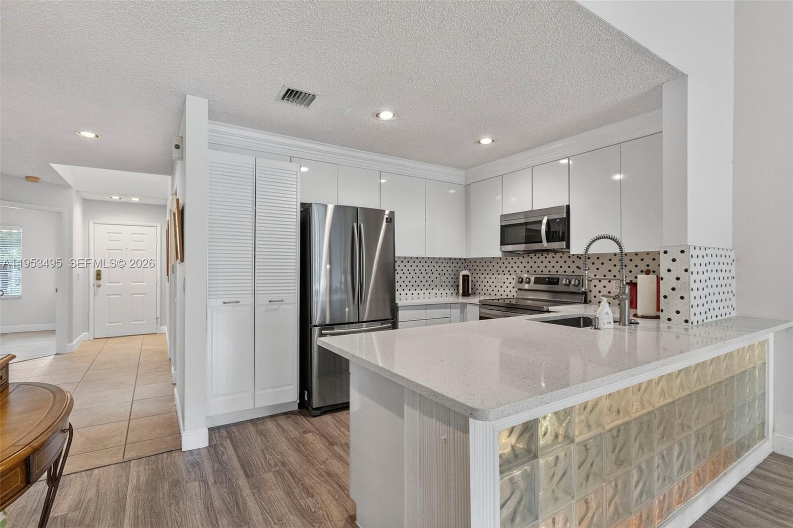 6744 North Pine Island Road Tamarac, FL 33321 - Photo 4 of 41