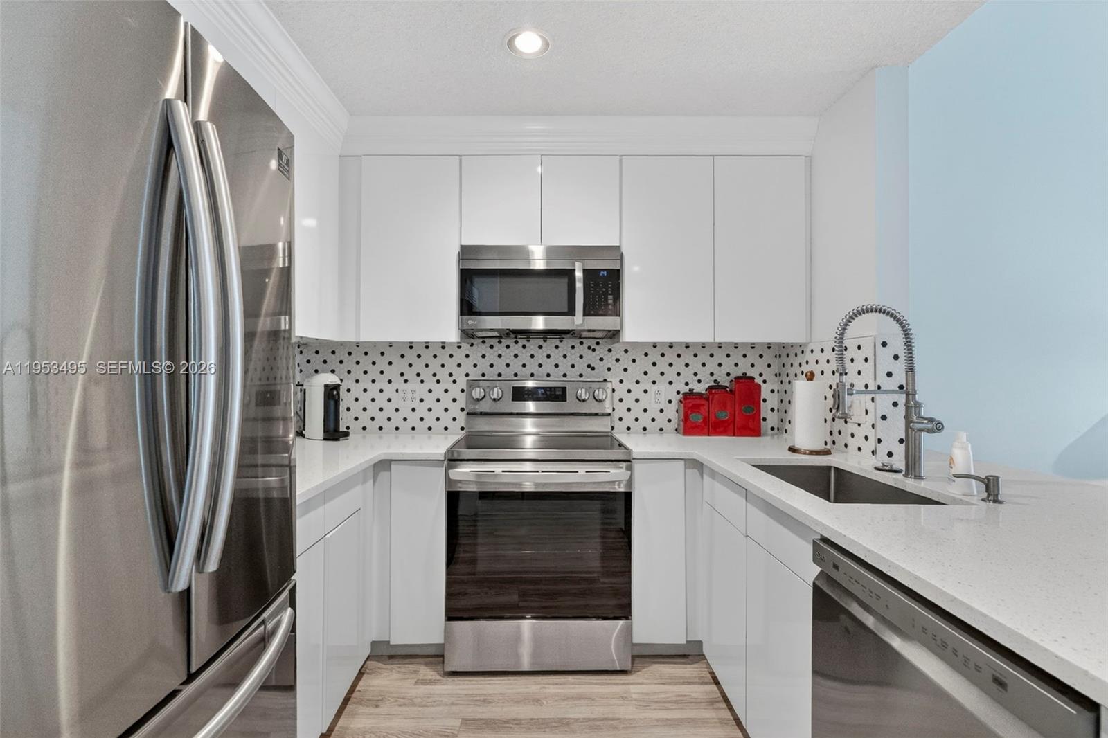 6744 North Pine Island Road Tamarac, FL 33321 - Photo 5 of 41