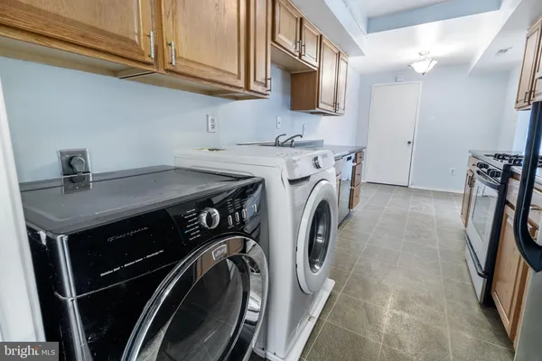 a view of an empty room with closet