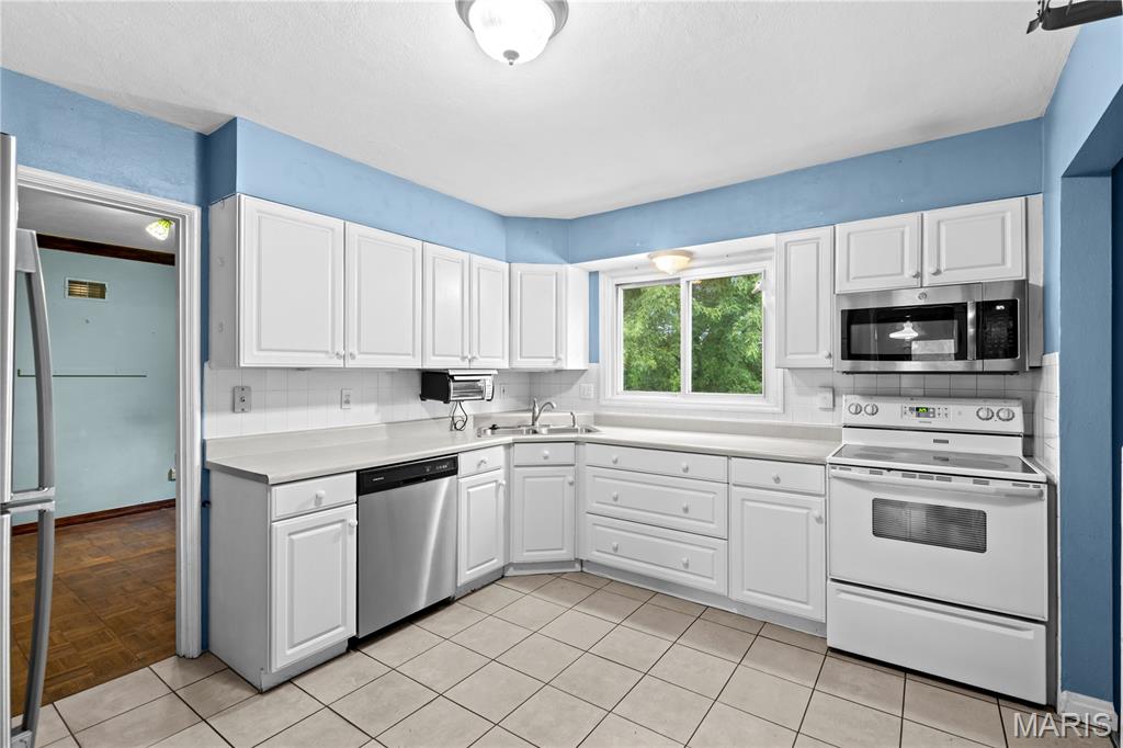 425 Linum Lane Webster Groves, MO 63119 - Photo 8 of 24