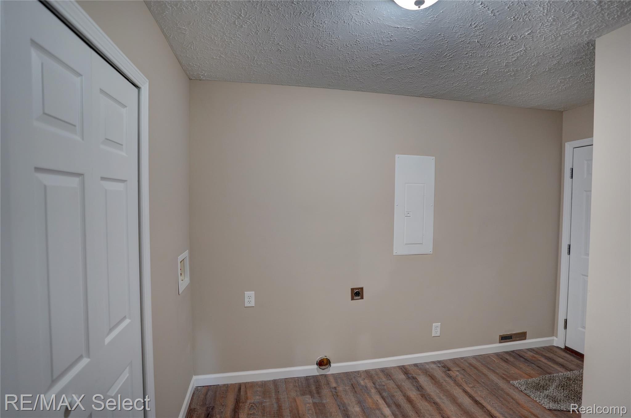 2883 East Shaffer Road Midland, MI 48642 - Photo 31 of 44 2883 E Shaffer Rd 45.jpg