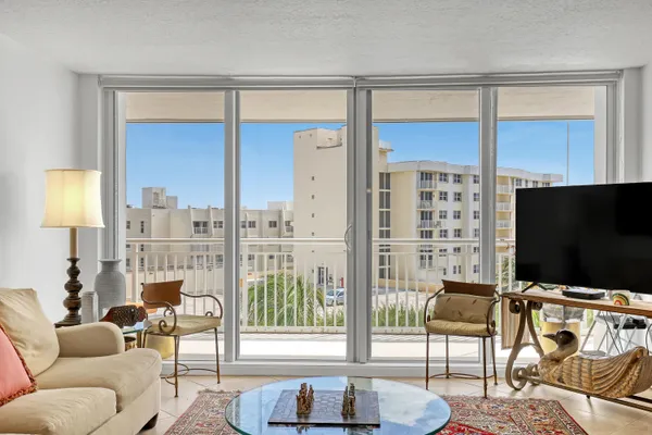 $8,500 | 3546 South Ocean Boulevard, Unit 721, South Palm Beach, FL 33480