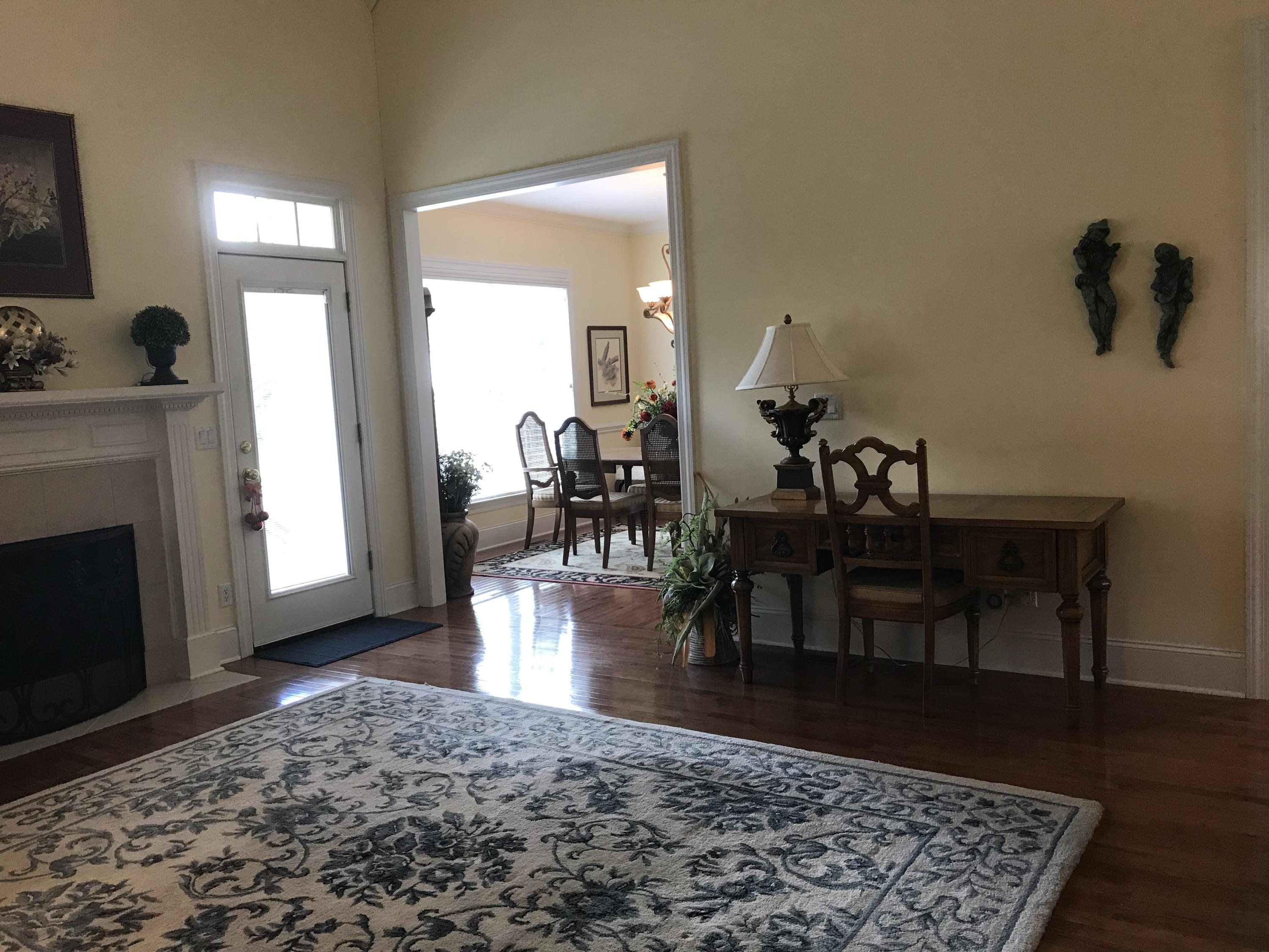 8420 Keystone Circle Chattanooga, TN 37421 - Photo 22 of 35 Living Room