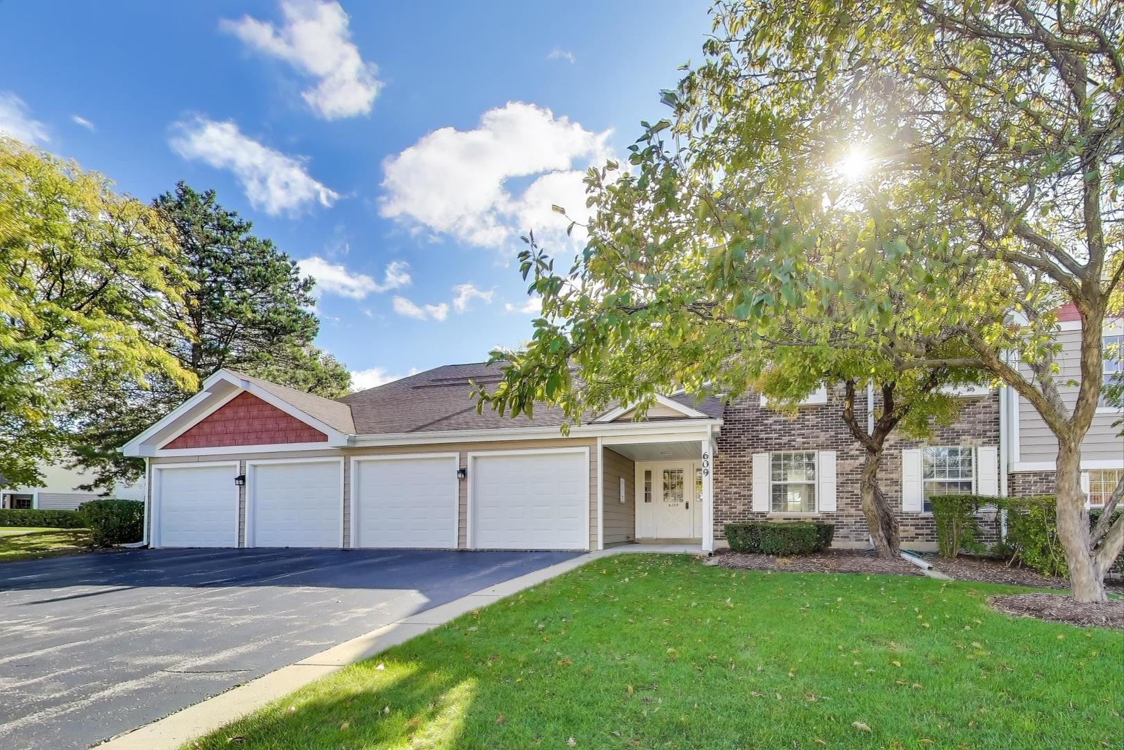 a view of house with a big yard