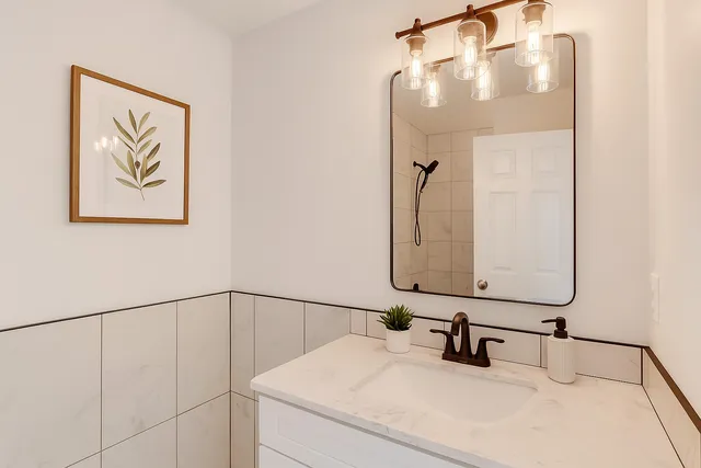 $275,000 | 609 Hanover Court, Unit X1, Schaumburg, IL 60194