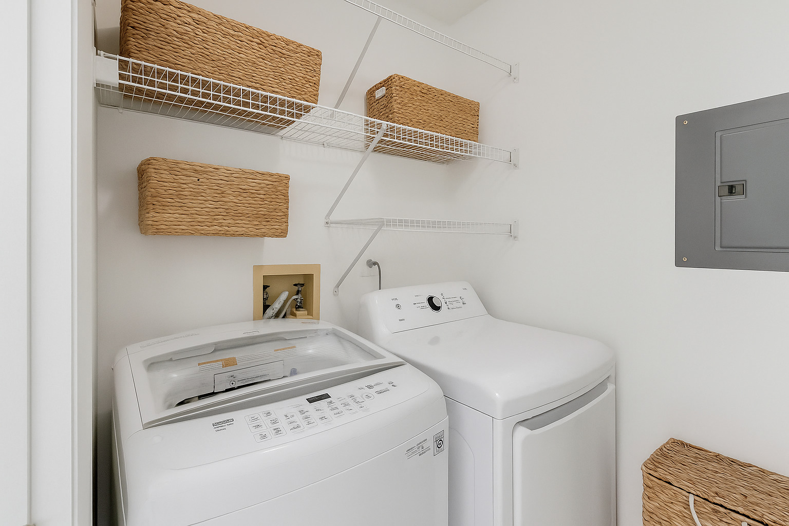 609 Hanover Court, Unit X1 Schaumburg, IL 60194 - Photo 17 of 25 a utility room with dryer and washer