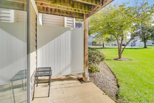 $275,000 | 609 Hanover Court, Unit X1, Schaumburg, IL 60194