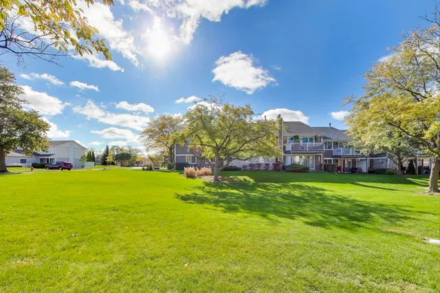 $275,000 | 609 Hanover Court, Unit X1, Schaumburg, IL 60194