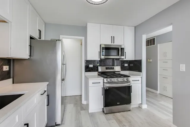 $275,000 | 609 Hanover Court, Unit X1, Schaumburg, IL 60194