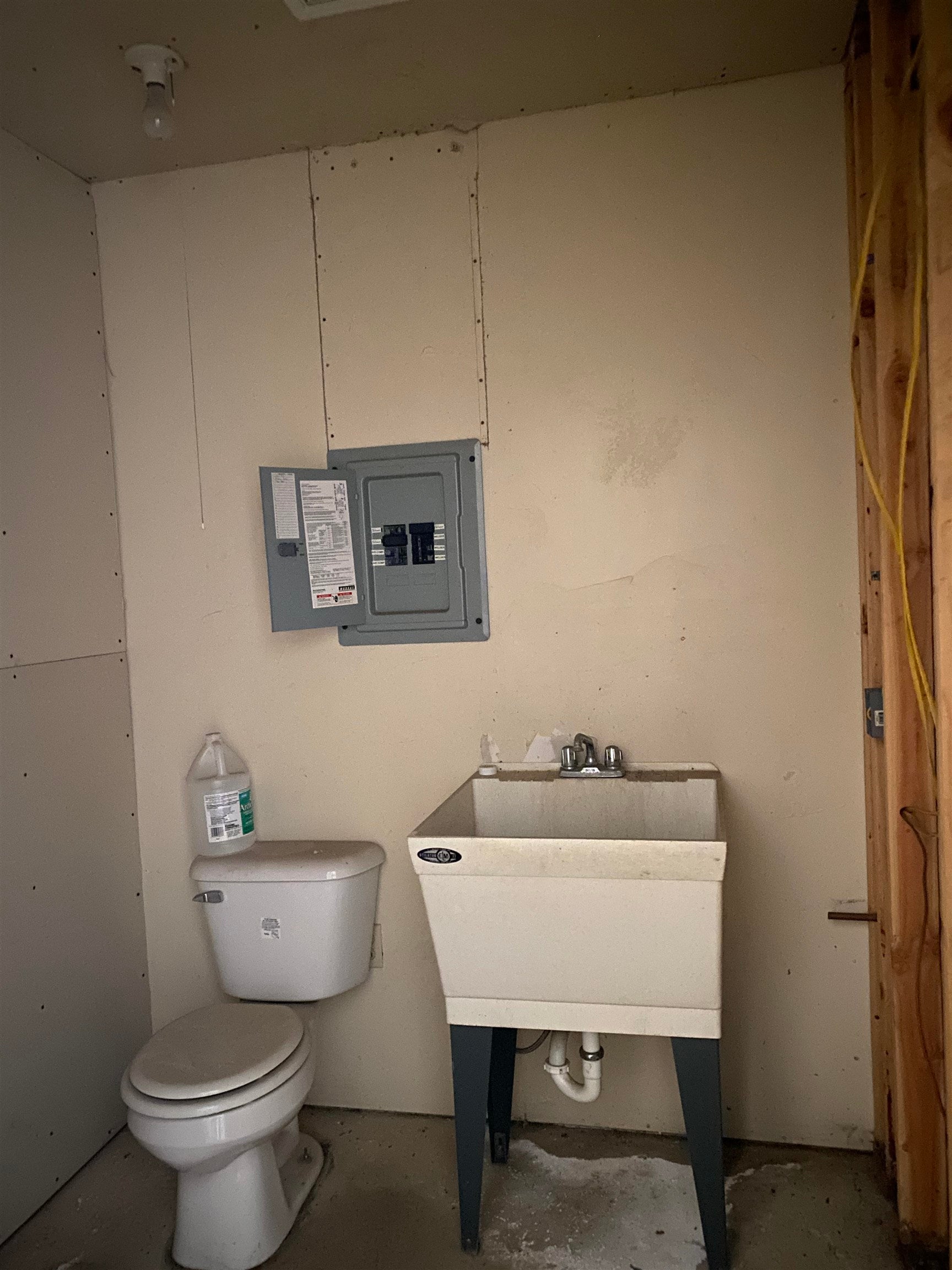 1530 Lucas Road Yreka, CA 96097 - Photo 15 of 16 Gallery Image 15