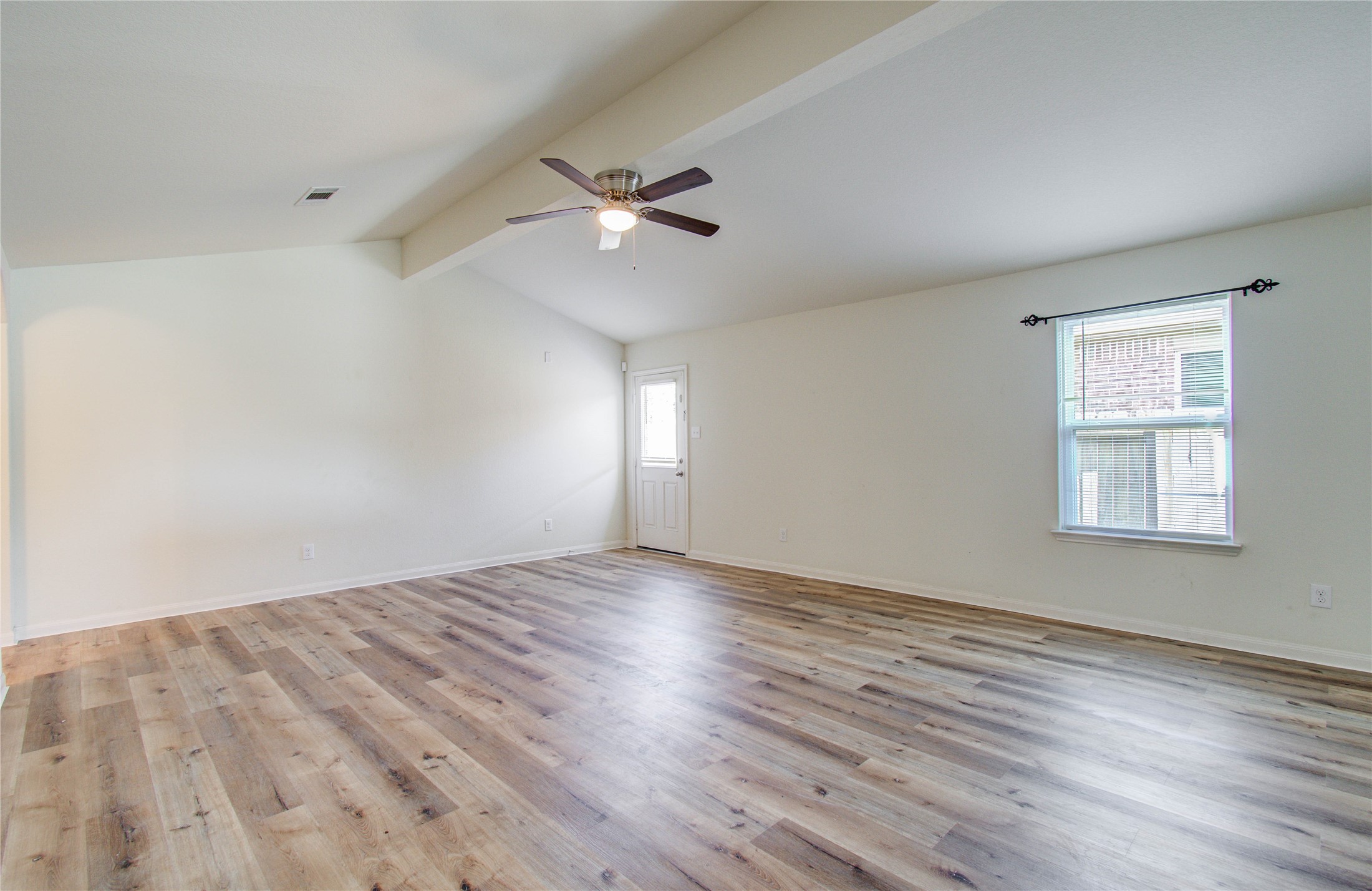 1315 Diamond Drape Drive Rosharon, TX 77583 - Photo 11 of 40 Living Room