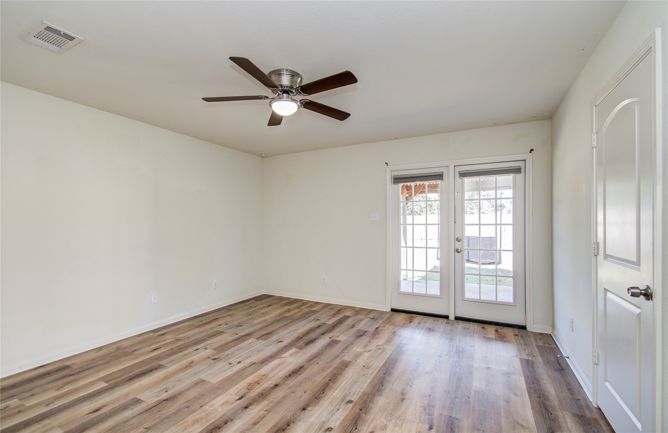 1315 Diamond Drape Drive Rosharon, TX 77583 - Photo 13 of 40 Primary Bedroom