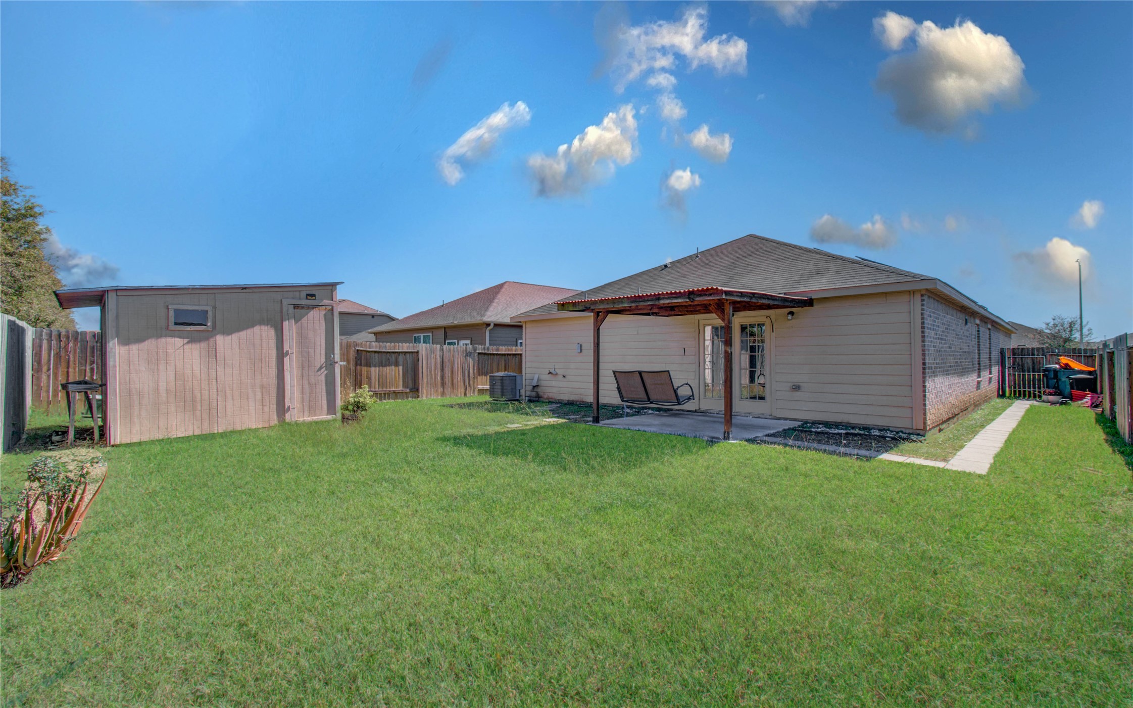 1315 Diamond Drape Drive Rosharon, TX 77583 - Photo 2 of 40 Backyard